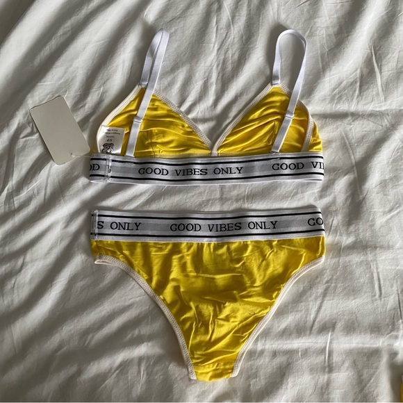 Underwear set **SEE DESCRIPTION FOR SIZES** - Picture 2 of 2